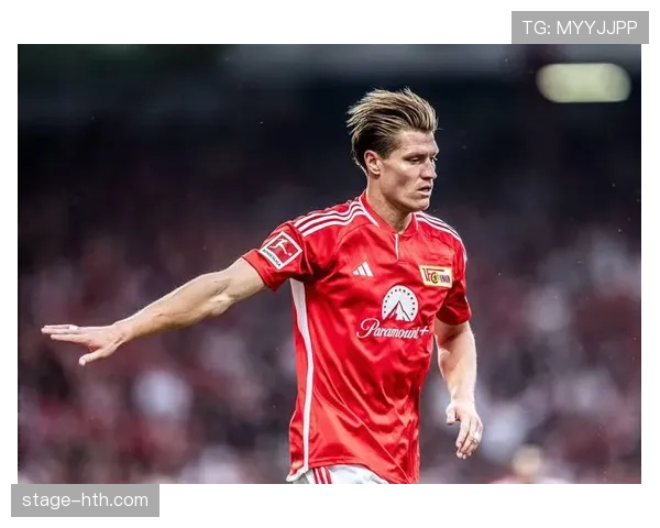 英超球员汤姆·洛克耶近期表现稳健,防守端发挥稳定