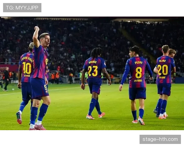 莱万多夫斯基对阵皇马与巴萨表现解析:关键比赛影响力