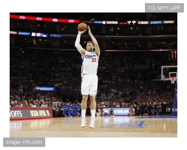 格里芬转型组织核心，策应效率改变快船进攻结构